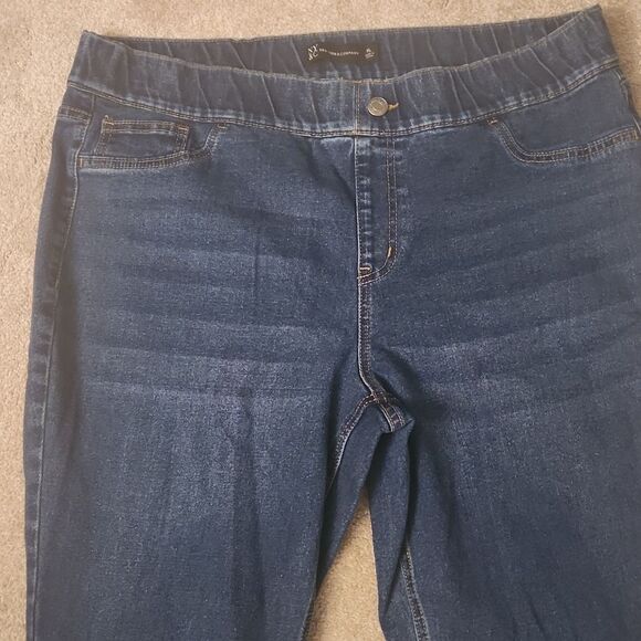 New York & Company Pull-On Flare Leg Jeans Size XL - Picture 2 of 9